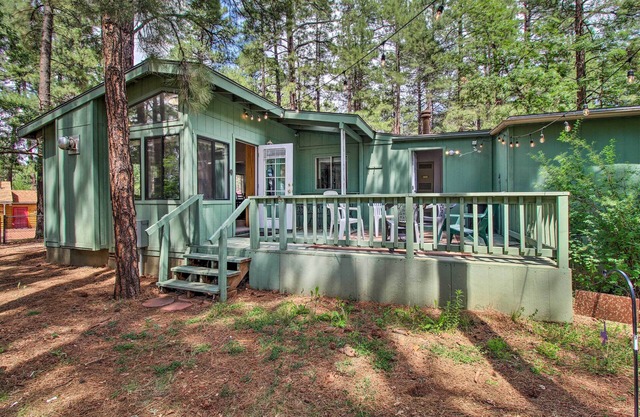 Woodsy Retreat w/ Deck - 2 Mi to Rainbow Lake!