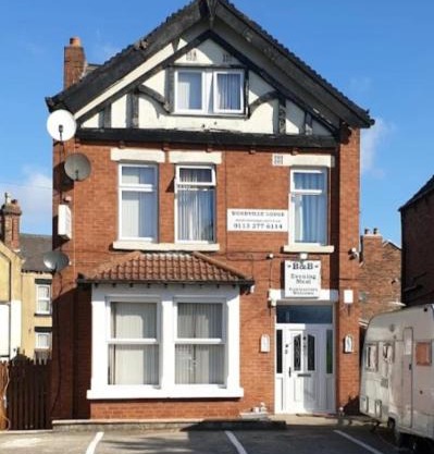 Woodville Lodge Leeds - A Cosy Guest House with Self Service Residents Kitchen