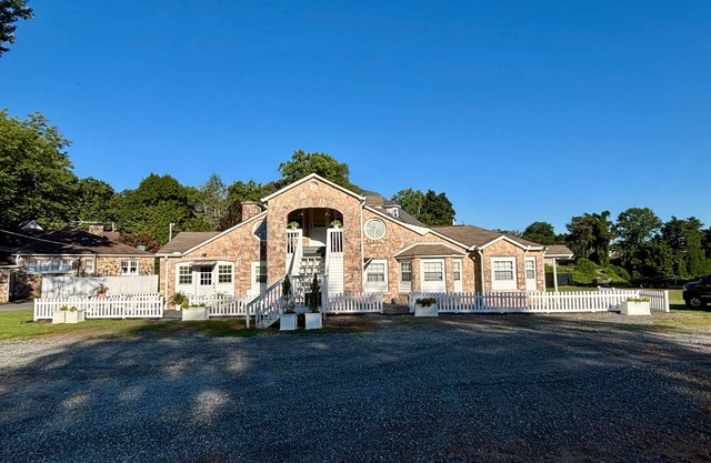Woodward Villa - Unit D - 6 min walk (0.8mi) to town center