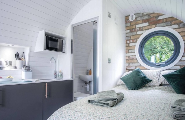 Woody - 1 Bedroom Pod - Cold Inn