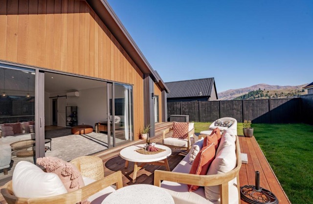 Wooing Retreat - Cromwell Holiday Home