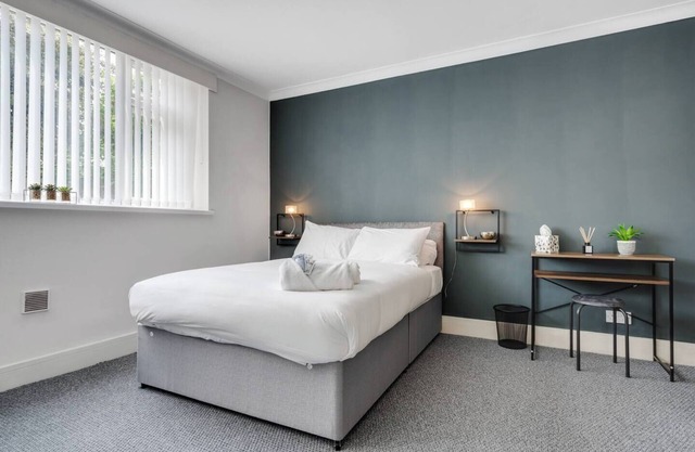 Woolton Rd Flat Near John Lennon Airport, Free Parking & Wifi - Pass the Keys