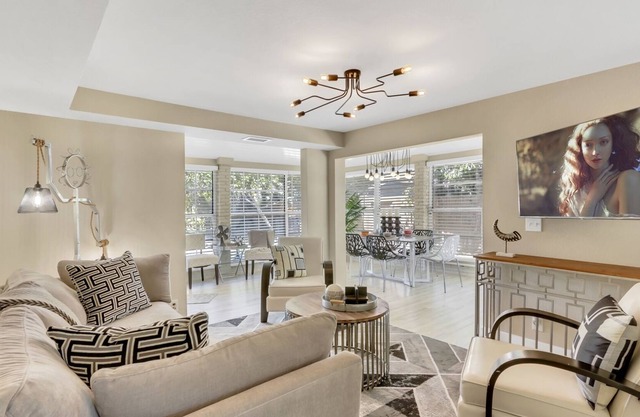 Work-friendly duplex 1, shared hot tub! Near Las Olas Blvd