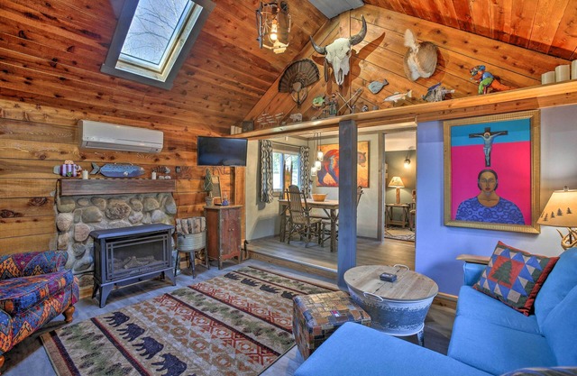 ¡NUEVO! 'Clever Bear Cabin' - Paseo a Higgins Lake!