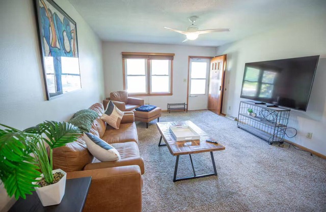 Work & Relax - Modern & Comfy Oasis - Office - Pkg