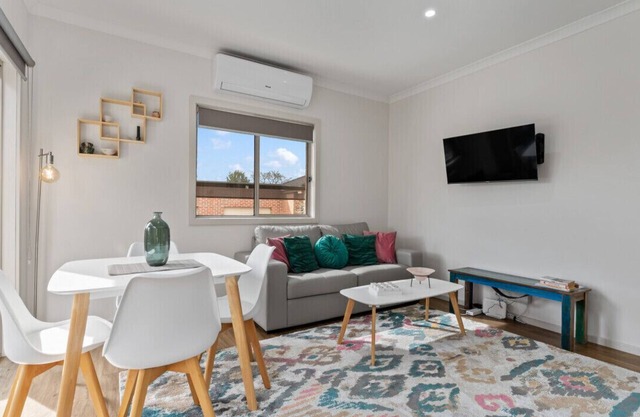 Work & Unwind in Comfort: Ballarat 2 bed Apartment
