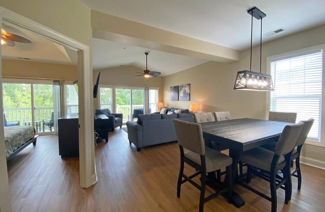 World Tour 306 Bayhill by Palmetto Vacation Rentals
