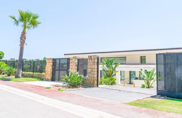 Alojamiento de 7 habitaciones en San Roque