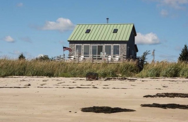 WOW! Amazing property with an amazing view. You will never want to leave!