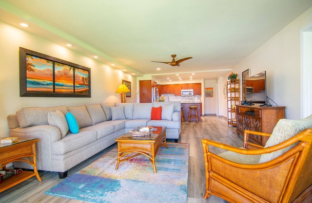 WOW!! CORNER UNIT- Ocean View located in the heart of Kaanapali H108