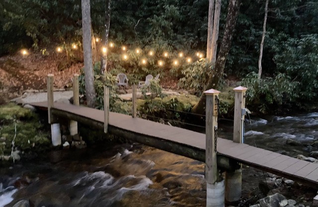 Precioso retiro de Creekside en el bosque nacional de Nantahala