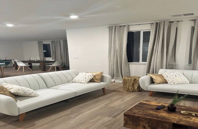 WOW! EPIC & Astonishing : Luxurious New Smart 5 BR Home with 9 Beds