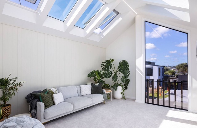**Wow Factor in Fitzroy** Large, luxurious, NEW house, close to beach and cafes.