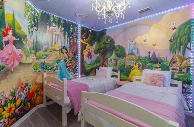 Wow! Gorgeous 4bed Disney themed and private pool