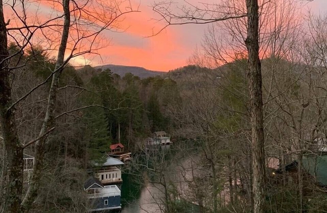 WOW ... Mountain and Lake Views, Lake Rabun the "Lake Como" of the US