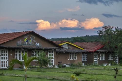 WOW STAYZ2 Pachmarhi Foothill Cottages