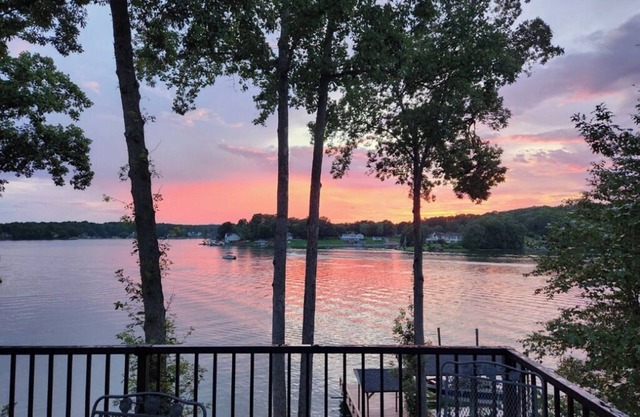 Gorgeous sunsets! Great location! Game room, Deck, Dock, Patio Grill, Water Toys