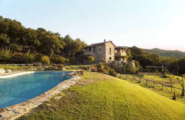 Villa rodeado de olivares y prados con vistas al valle de Bagno Vignoni