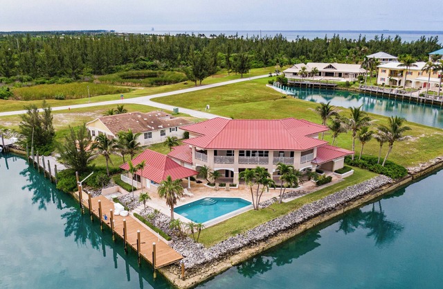 Frente al mar, vista al mar, DeepWaterDock, pista de aterrizaje privada, instalaciones del resort, tenis