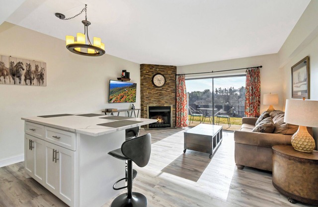 Wren 102 | Fireplace, Restaurant, Pool, Spa