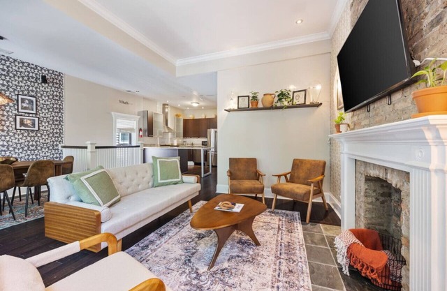 Wrigleyville 3BD Condo
