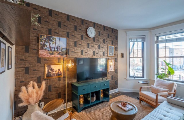 Wrigleyville 3BD Condo (2)