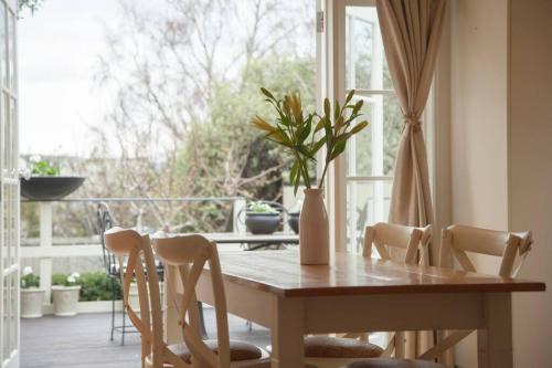 Writer's Cottage, luxurious oasis in the heart of North Hobart