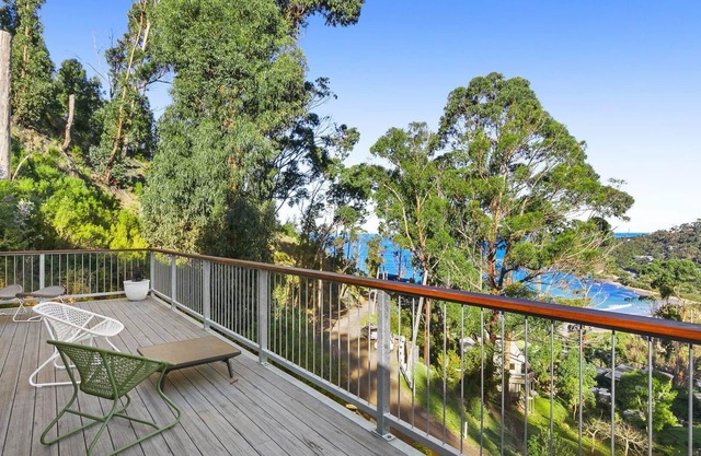 Wye9 - beautiful treetop and beach beach views