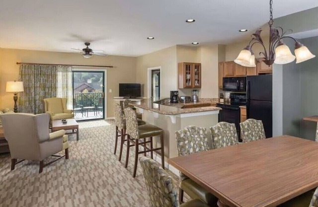 Wyndham Smoky Mountains / 3BR / 2BA King Balcony Suite - 4 Night Stay Required