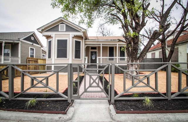 Wyoming St Restored Historic 2BR/1BA Downtown