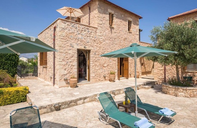 Xatheri-Aretousa villa