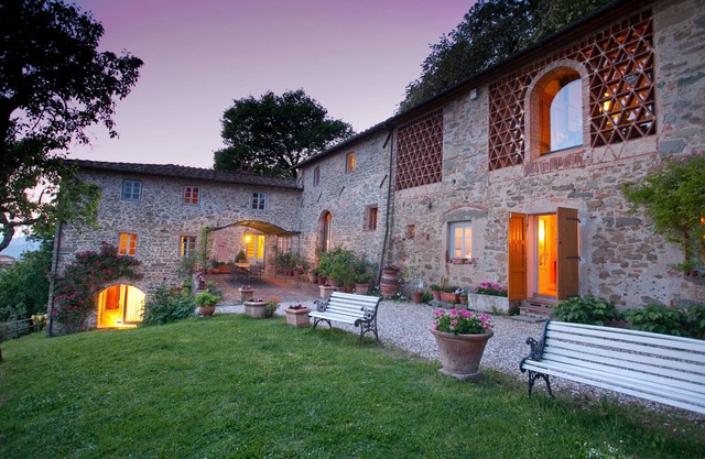 Villa del siglo XII en las colinas de Lucca con chef, clase de cocina, vino tastin