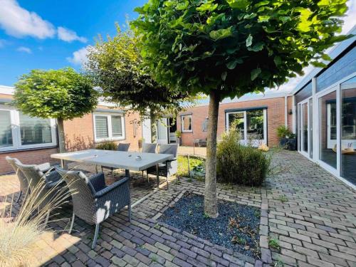 Xxl House With Free Parking & 3 Bedrooms