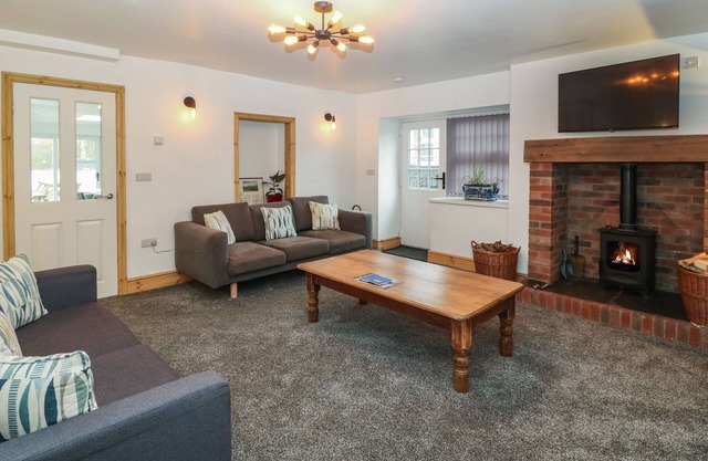 Y CIGYDD, pet friendly, character holiday cottage in Cerrigydrudion