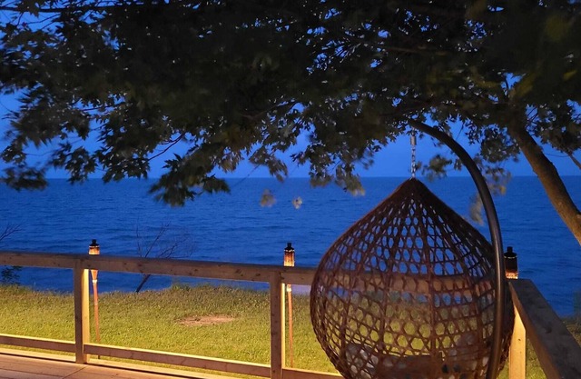 YAARI - WaterFront Cozy Cottage!