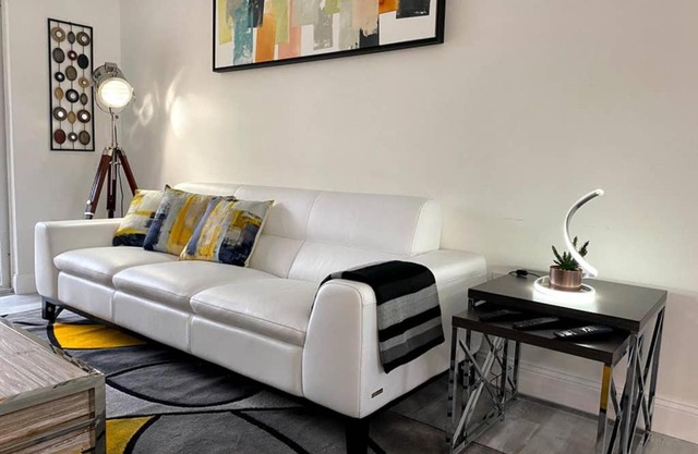 Yacht Club at Aventura 2 Bed 2 bath Luxurius Cozy Brand New 2020