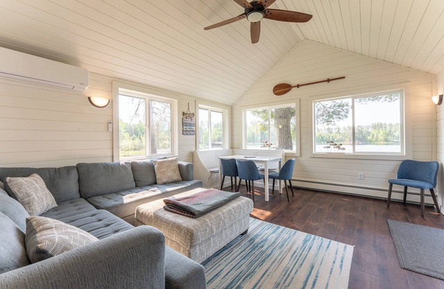 Yacht Club cabin on Burntside, with sauna