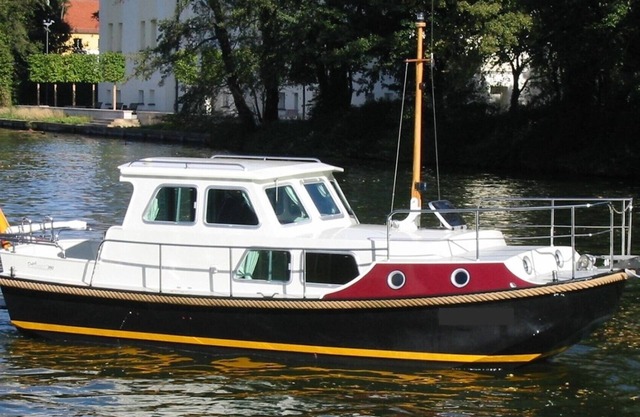 Yate Linssen DS 260 OC para 2 + 1 personas.