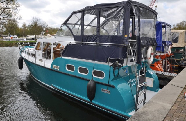 Yate Pedro Skiron 35 para 4 + 2 personas.