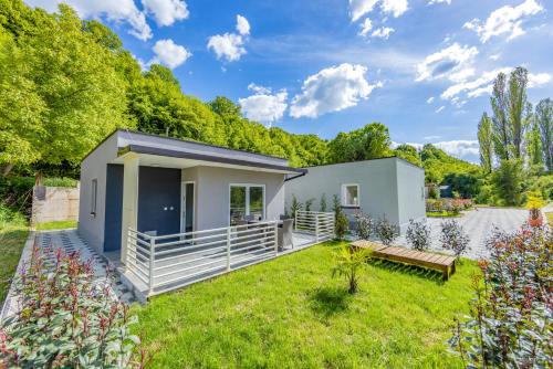 Yanka 4 Houses