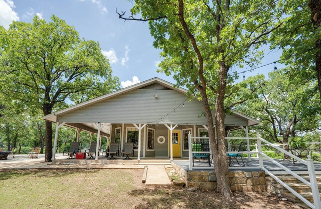 Yard, Dock & Boat Slip: Lake Bridgeport Cabin!