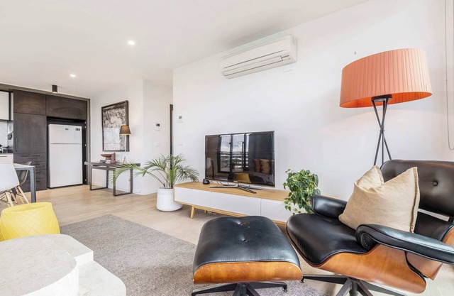 Yarra River Splendour In Stylish Penthouse Getaway