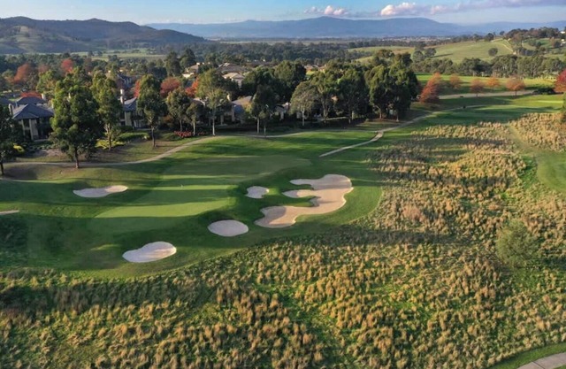 Yarra Valley Serenity House in Golf Course Resort