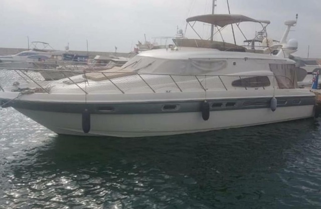 yatch for rent izmir cesme 3 camaras kiralik yat