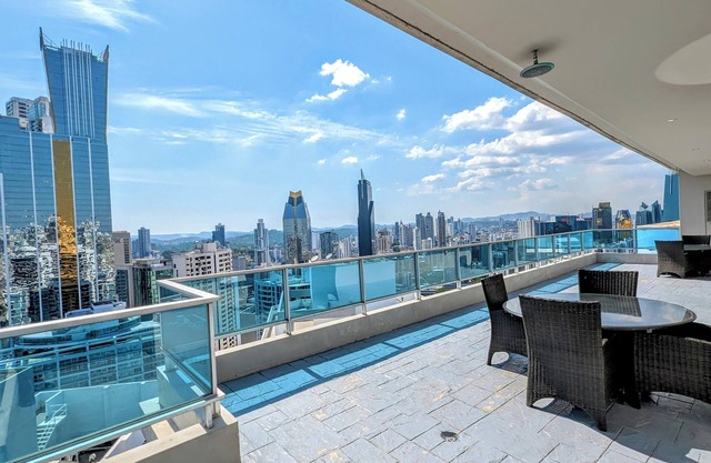Yc 3602 l Apartamento 2BR en av Balboa
