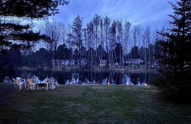 Year round cozy cabin on Trout haven Pond, close to trails & Lake St. Helen