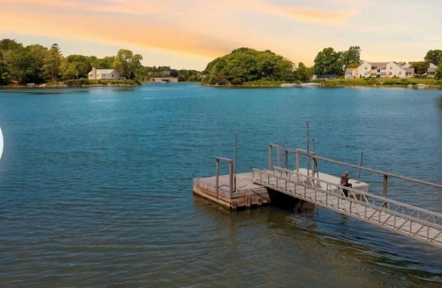 Year-Round Hamptons Waterfront, Renovated, Sunsets, Prime Location, Dock