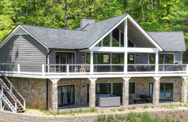 Year Round Mountain Views Less than 2 miles from Downtown Blairsville, hiking trails & more