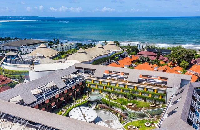 YELLO Hotel Kuta Beachwalk Bali