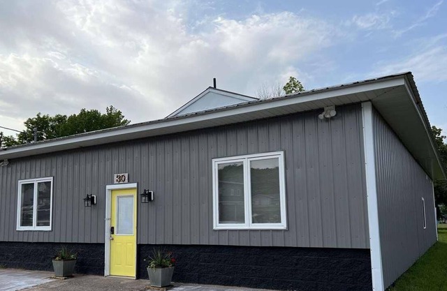 "Yellow Door" Newly Remodeled. Trailer parking available. Trail #3.